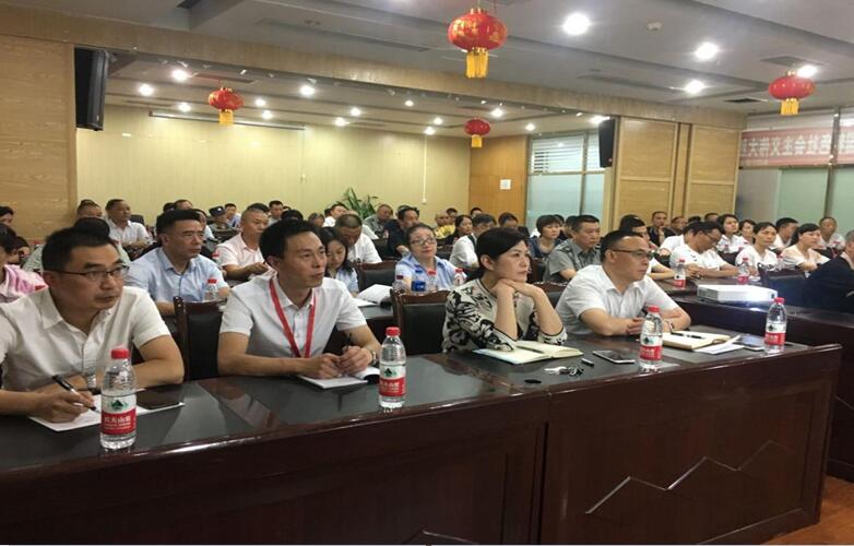 社保費(fèi)率大變化，助力企業(yè)大發(fā)展——市人社局等到我司宣講社會(huì)保險(xiǎn)費(fèi)率降低政策